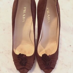 Prada Brown Suede Peep Toe Pump w/Black Rosette Detail Sz 40.5 (US 9.5 -10)
